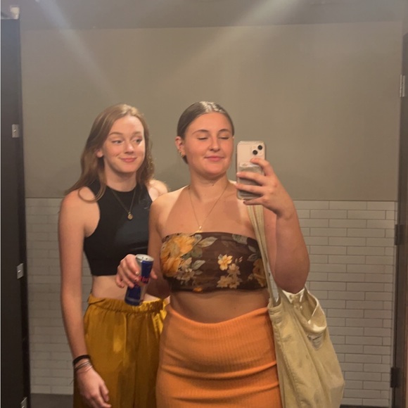 Meet your Posher, Taylor - Picture 1 of 1